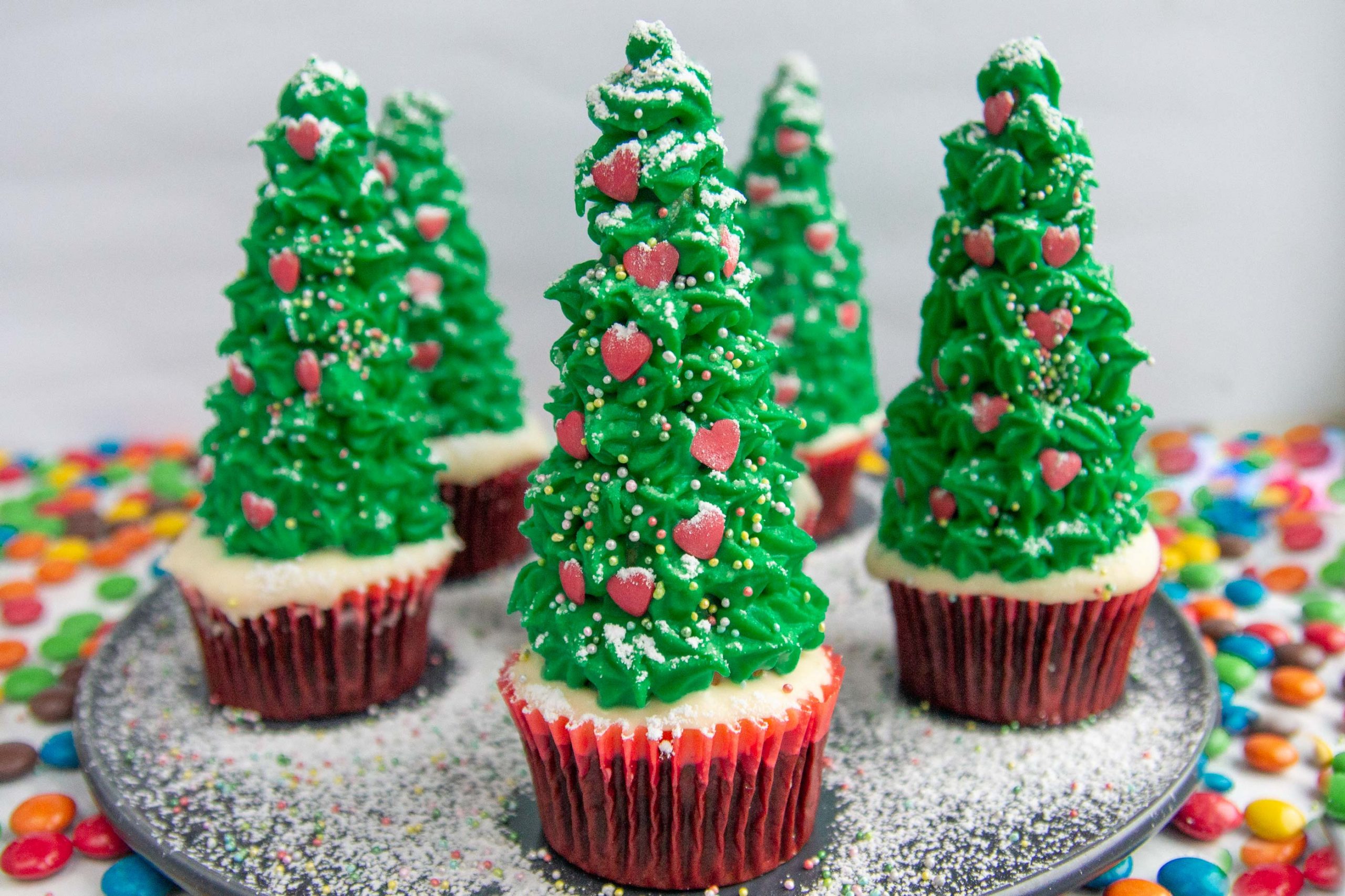 violinist Paranafloden Håndværker De lækreste juletræs-cupcakes med chokoladeknapper og frosting