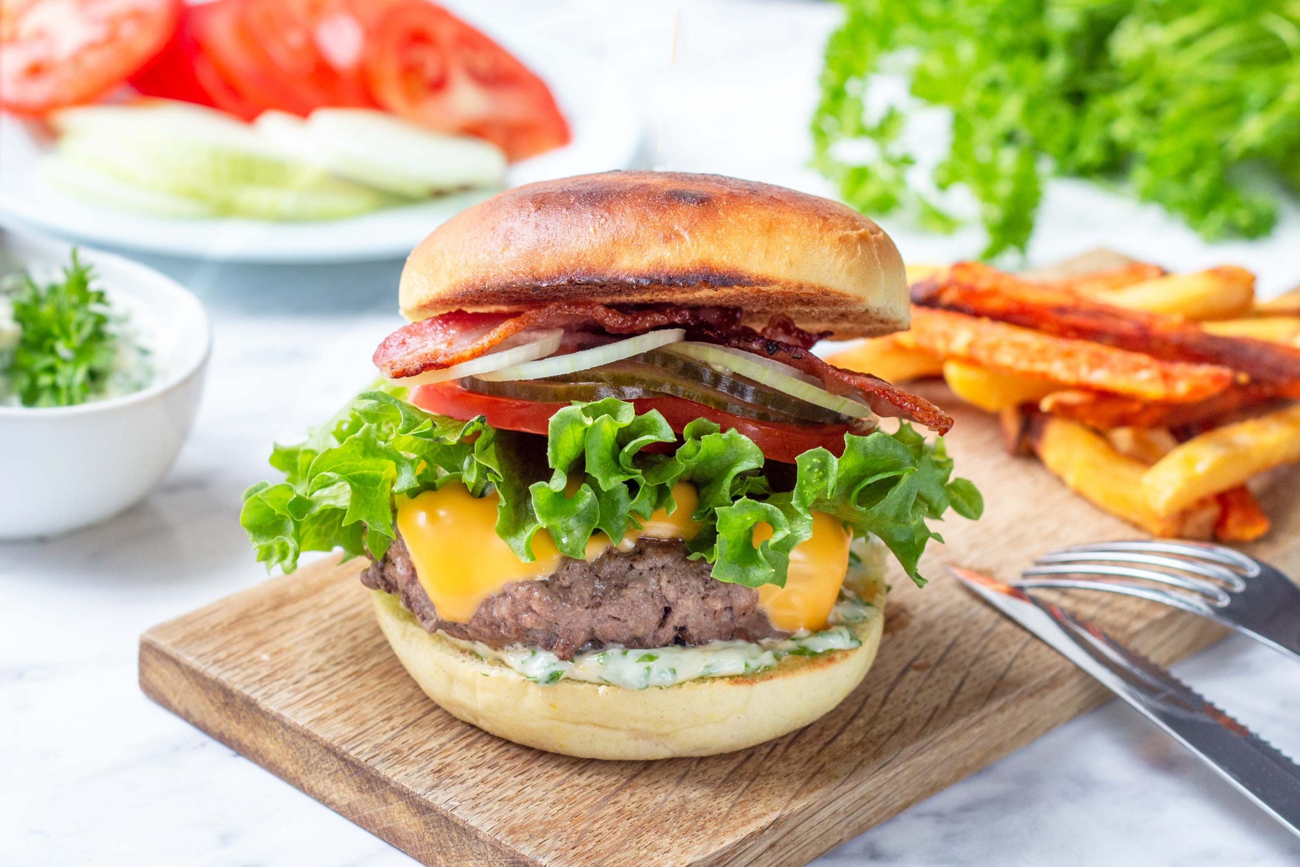 Big Tasty Burger Med Bacon Persillemayo Og Rodfrugtfritter