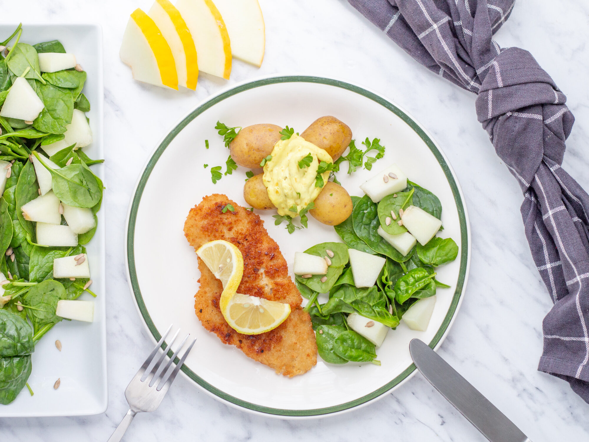 Fiskefilet med kartofler, remo og melonsalat